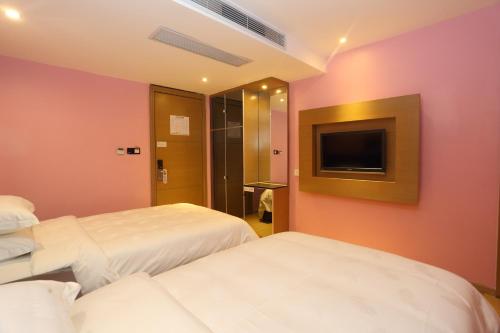 This photo about Shenzhen Chunfeng Colour Hotel shared on HyHotel.com