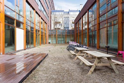 Garden, Hostelle - female only hostel in Amsterdam Garden, Hostelle - female only hostel in Amsterdam