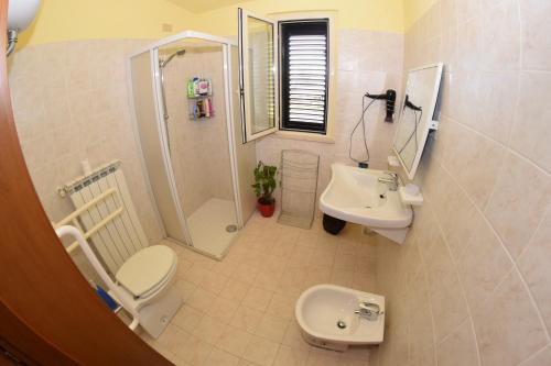 Bathroom, La Scogliera B&B in San Vito Chietino Bathroom, La Scogliera B&B in San Vito Chietino