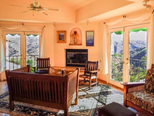 宴會廳, 托潘加峽谷住宿加早餐旅館 (Topanga Canyon Inn Bed and Breakfast) in 馬力埔 宴會廳, 托潘加峽谷住宿加早餐旅館 (Topanga Canyon Inn Bed and Breakfast) in 馬力埔