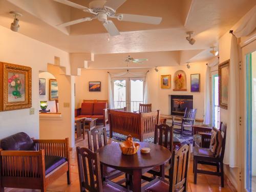 宴會廳, 托潘加峽谷住宿加早餐旅館 (Topanga Canyon Inn Bed and Breakfast) in 馬力埔 宴會廳, 托潘加峽谷住宿加早餐旅館 (Topanga Canyon Inn Bed and Breakfast) in 馬力埔