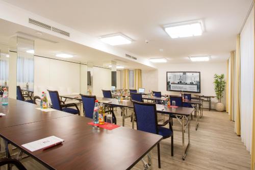 Naam Hotel & Apartment Frankfurt City-Messe Airport - image 9