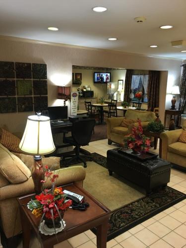 Lobi, Baymont by Wyndham Paducah in Paducah (KY) Lobi, Baymont by Wyndham Paducah in Paducah (KY)