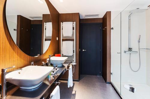 This photo about One Shot Luchana 22 shared on HyHotel.com