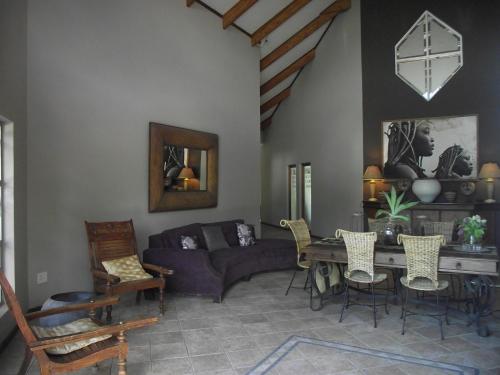 Fojė, Out of Africa Town Lodge in Otjiwarongo Fojė, Out of Africa Town Lodge in Otjiwarongo