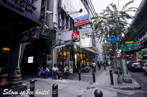 Entrance, Silom SPACE Hostel in Silom Entrance, Silom SPACE Hostel in Silom
