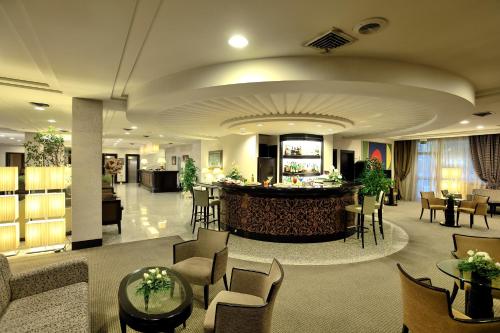 Bar/ Salón, Perugia Plaza Hotel in Near Center Bar/ Salón, Perugia Plaza Hotel in Near Center