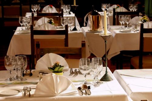 Restaurant, Hotel Beausite Budget near Weissenau Castle Restaurant, Hotel Beausite Budget near Weissenau Castle
