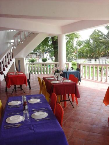 Restaurant, Kiwi's Hidden Resort in Medellin Restaurant, Kiwi's Hidden Resort in Medellin