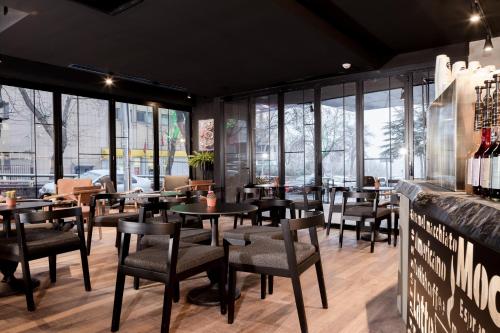 Shared lounge/TV area, Hotel Cinnah in Ankara Shared lounge/TV area, Hotel Cinnah in Ankara