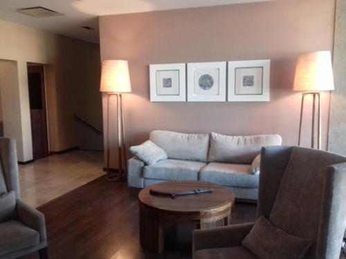 Lobby, Hotel Tower Inn & Suites in San Rafael Lobby, Hotel Tower Inn & Suites in San Rafael