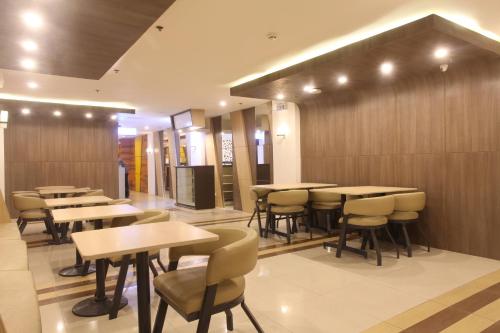Restaurant, Hotel 99 Monumento Caloocan in Caloocan Restaurant, Hotel 99 Monumento Caloocan in Caloocan