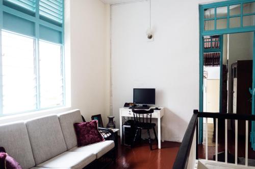 Shared lounge/TV area, Sojourn Beds and Cafe in Taiping Shared lounge/TV area, Sojourn Beds and Cafe in Taiping