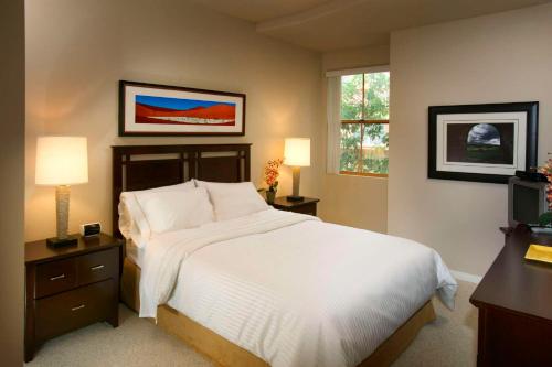 在meiguo.com看到的Oakwood at Third Square Apartments的介绍图片