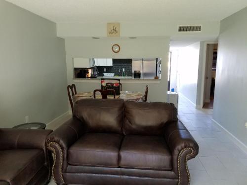 Shared lounge/TV area, Pelican Inlet E130 in Crescent Beach Shared lounge/TV area, Pelican Inlet E130 in Crescent Beach