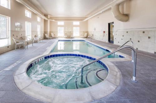 Hot tub, GRAND VISTA HOTEL-PARACHUTE in Parachute (CO) Hot tub, GRAND VISTA HOTEL-PARACHUTE in Parachute (CO)