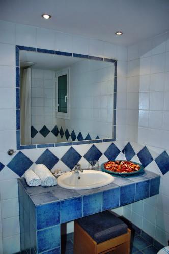Bathroom, Hotel Elena in Lamia Bathroom, Hotel Elena in Lamia