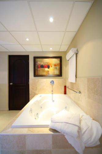 Μπάνιο, Presidential Suites by Lifestyle Puerto Plata - All Inclusive in Πουέρτο Πλάτα Μπάνιο, Presidential Suites by Lifestyle Puerto Plata - All Inclusive in Πουέρτο Πλάτα