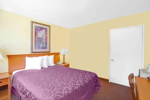 This photo about Travel Stay - Coalinga shared on HyHotel.com