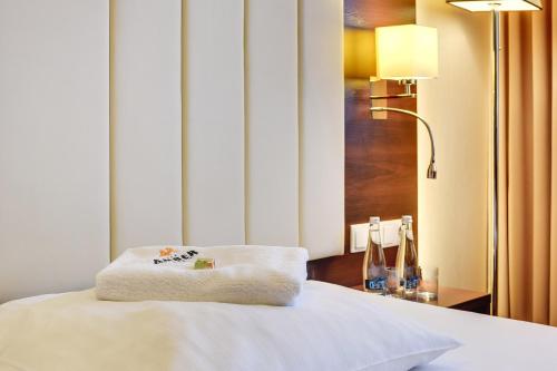 Guestroom, Amber Hotel in Gdansk Guestroom, Amber Hotel in Gdansk