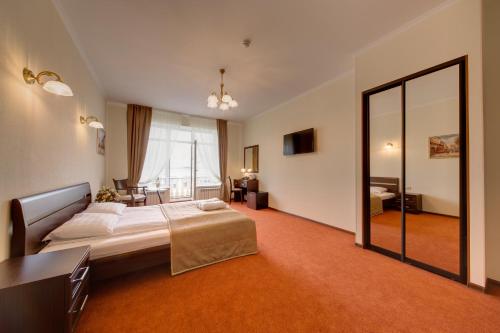 This photo about Solo Admiralteyskaya shared on HyHotel.com