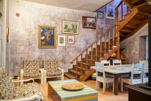 gedeelde lounge/tv-ruimte, Rooster Hostel in Veliko Tarnovo gedeelde lounge/tv-ruimte, Rooster Hostel in Veliko Tarnovo