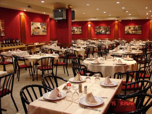 Restaurant, Hostal Goyma II in San Fernando de Henares Restaurant, Hostal Goyma II in San Fernando de Henares