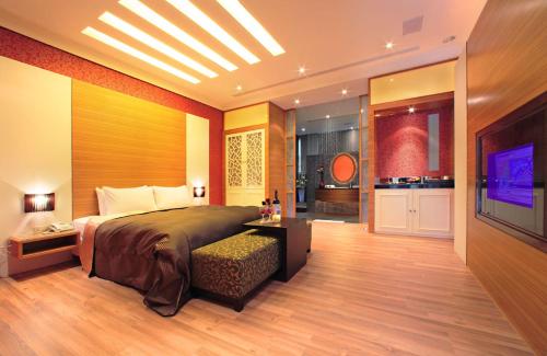 Le Chateau hotel in Zhushan Township Le Chateau hotel in Zhushan Township