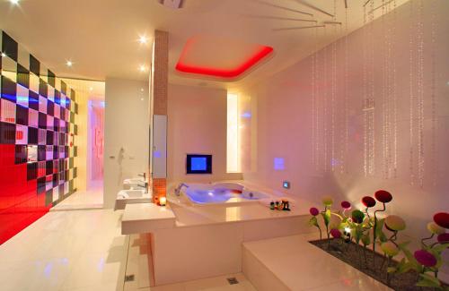 Le Chateau hotel in Zhushan Township Le Chateau hotel in Zhushan Township