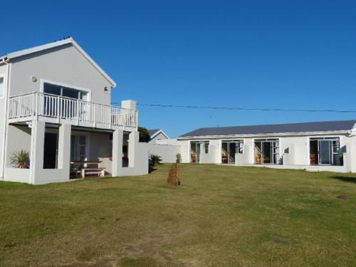 Tayside Guest House in Kidd's Beach Tayside Guest House in Kidd's Beach