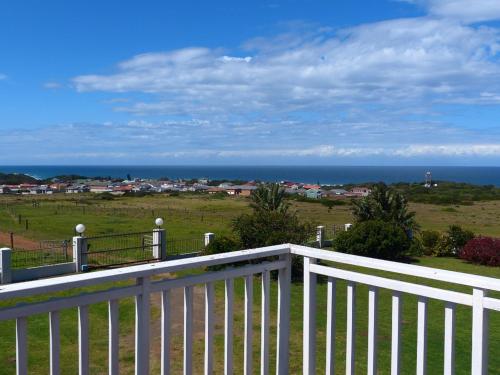 Tayside Guest House in Kidd's Beach Tayside Guest House in Kidd's Beach