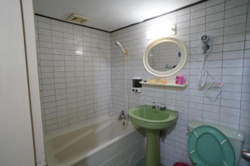 Bathroom, Yi Yuan Hotel in Banqiao District Bathroom, Yi Yuan Hotel in Banqiao District