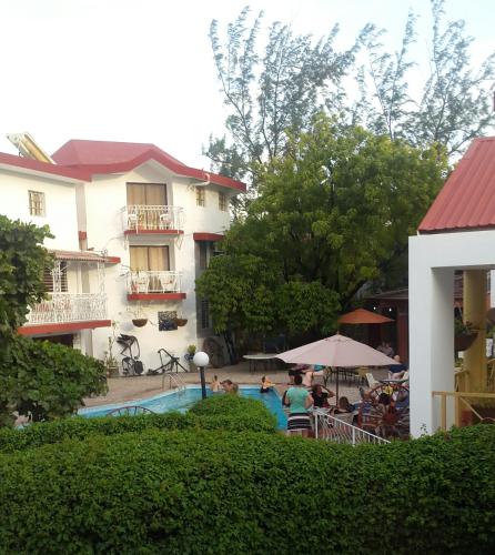 Swimming pool, Habitation Hatt Hotel in Petionville Swimming pool, Habitation Hatt Hotel in Petionville