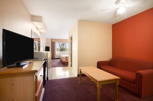 Super 8 By Wyndham Marana/Tucson Area in Marana (AZ) Super 8 By Wyndham Marana/Tucson Area in Marana (AZ)
