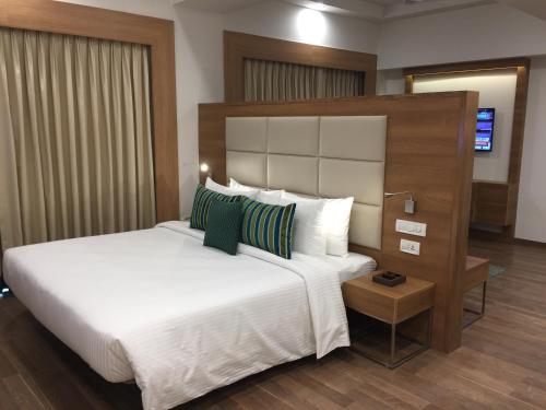 Guestroom, Lemon Tree Hotel Sector 60 Gurugram in Gurgaon Guestroom, Lemon Tree Hotel Sector 60 Gurugram in Gurgaon