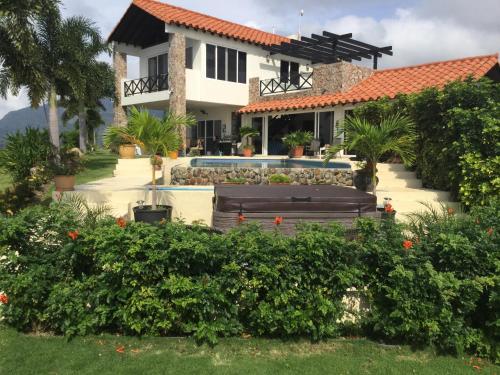 Tempat Masuk, Hawk's Nest Bed & Breakfast in La Laguna Tempat Masuk, Hawk's Nest Bed & Breakfast in La Laguna