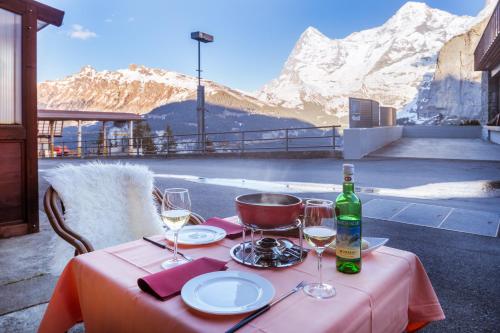 شرفة/ تراس, Eiger Guesthouse in Murren City Center شرفة/ تراس, Eiger Guesthouse in Murren City Center