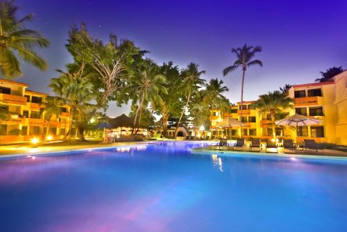 Swimming pool, Viva Dominicus Beach by Wyndham, A Trademark All Inclusive in Bayahibe Swimming pool, Viva Dominicus Beach by Wyndham, A Trademark All Inclusive in Bayahibe