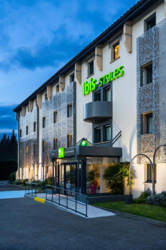 Entrance, ibis Styles Toulouse Nord Sesquières in Avenue de Fronton Entrance, ibis Styles Toulouse Nord Sesquières in Avenue de Fronton