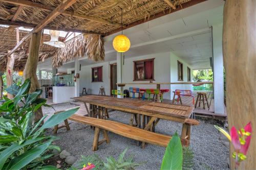 Kitchen, Playa 506 Beachfront Hostel in Puerto Viejo de Talamanca Kitchen, Playa 506 Beachfront Hostel in Puerto Viejo de Talamanca