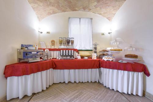 Food and beverages, Hotel Gambrinus in Via Veneto Food and beverages, Hotel Gambrinus in Via Veneto