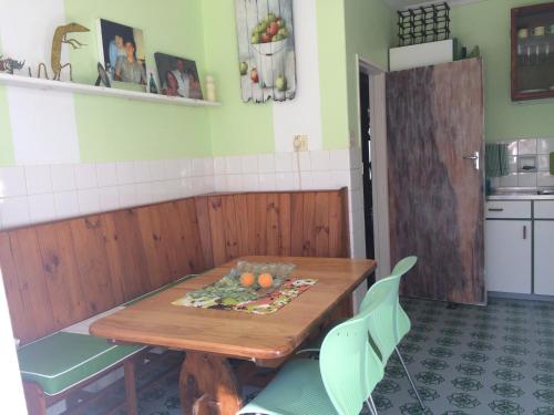 Konyha, Leo's Den near Fish Hoek Beach Konyha, Leo's Den near Fish Hoek Beach