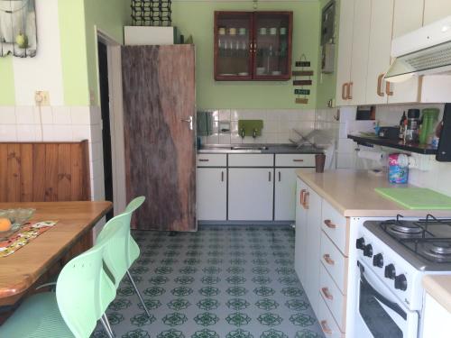 Konyha, Leo's Den near Fish Hoek Beach Konyha, Leo's Den near Fish Hoek Beach