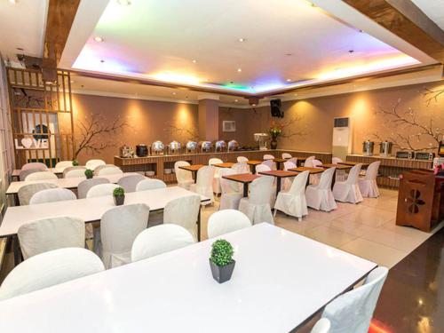 Banquet hall, Urban Travellers Hotel in Pasay Banquet hall, Urban Travellers Hotel in Pasay