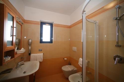 Bathroom, Hotel Yria in Vieste Bathroom, Hotel Yria in Vieste