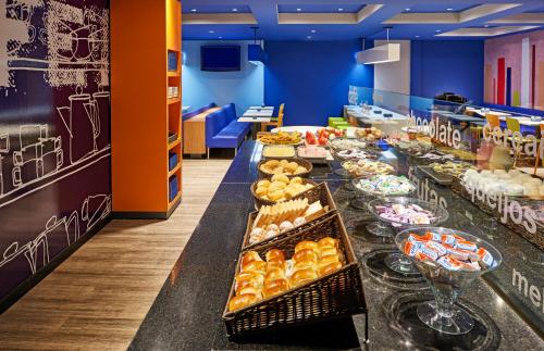 Comida y bebida, ibis budget Curitiba Centro in Curitiba City Center Comida y bebida, ibis budget Curitiba Centro in Curitiba City Center