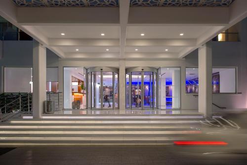 入口, 葛瑞西金沙酒店 (Grecian Sands Hotel) in 阿亞那帕 入口, 葛瑞西金沙酒店 (Grecian Sands Hotel) in 阿亞那帕