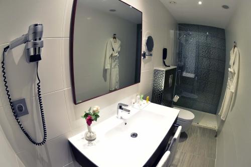 Ванная комната, AZ Hotels Vieux Kouba in Алжир Ванная комната, AZ Hotels Vieux Kouba in Алжир