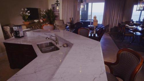 在meiguo.com看到的Grand Panama Beach Resort by Emerald View Resorts的介绍图片