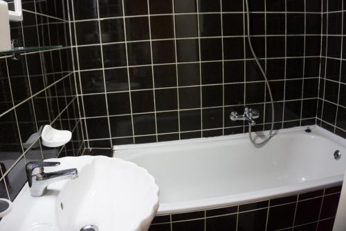 Baño, Hotel Merkur in Miercurea-Ciuc Baño, Hotel Merkur in Miercurea-Ciuc